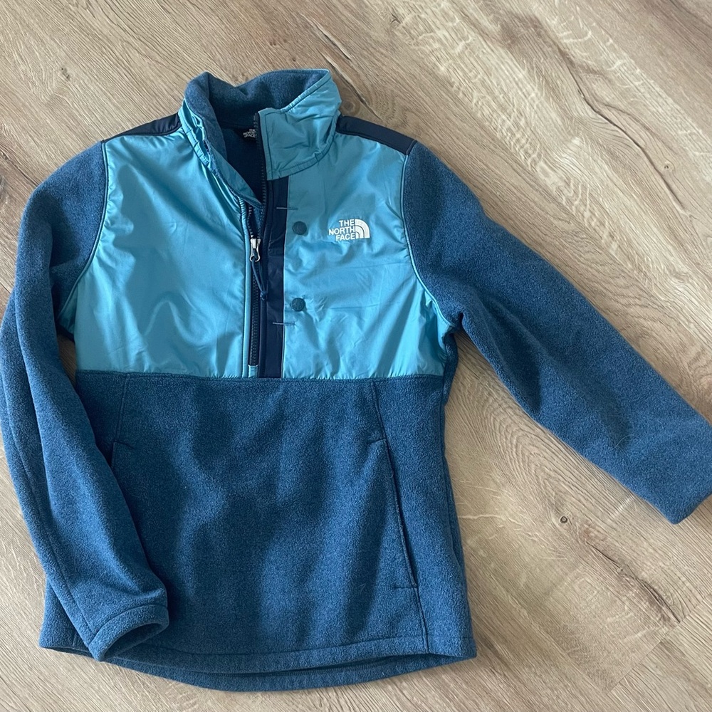 The North Face womens Blue Fleece Pullover

NWOT